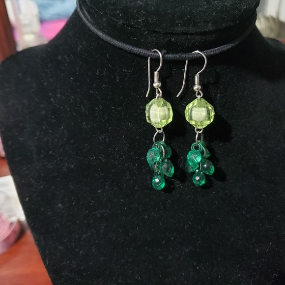 Lightweight green double shaded earrings - Picture 2 of 2